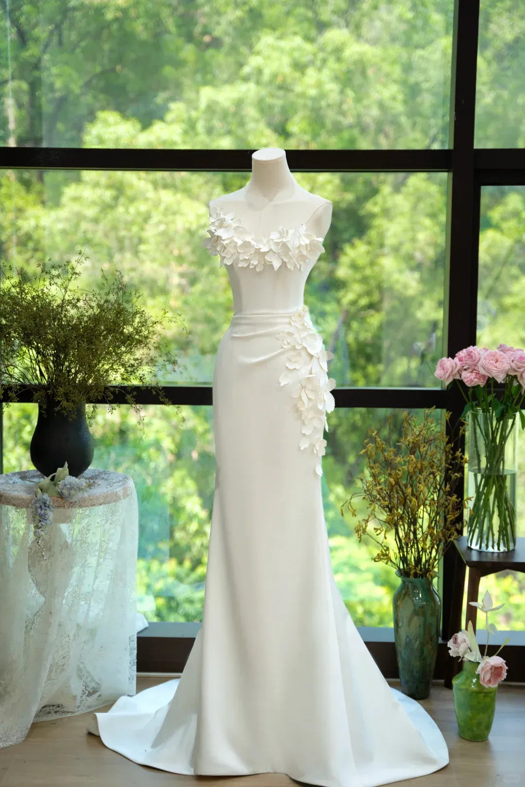 Romantic Mermaid Strapless Sleeveless Floral Satin Ivory Floor-Length Evening Dress for Women