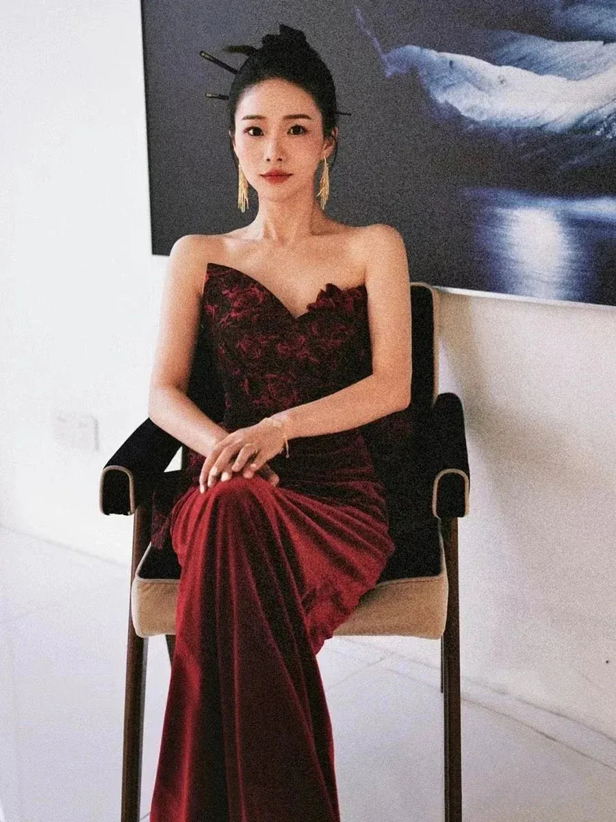 Romantic Sheath Strapless 3D-Rose Velvet Burgundy Floor-Length Prom Dress for Women