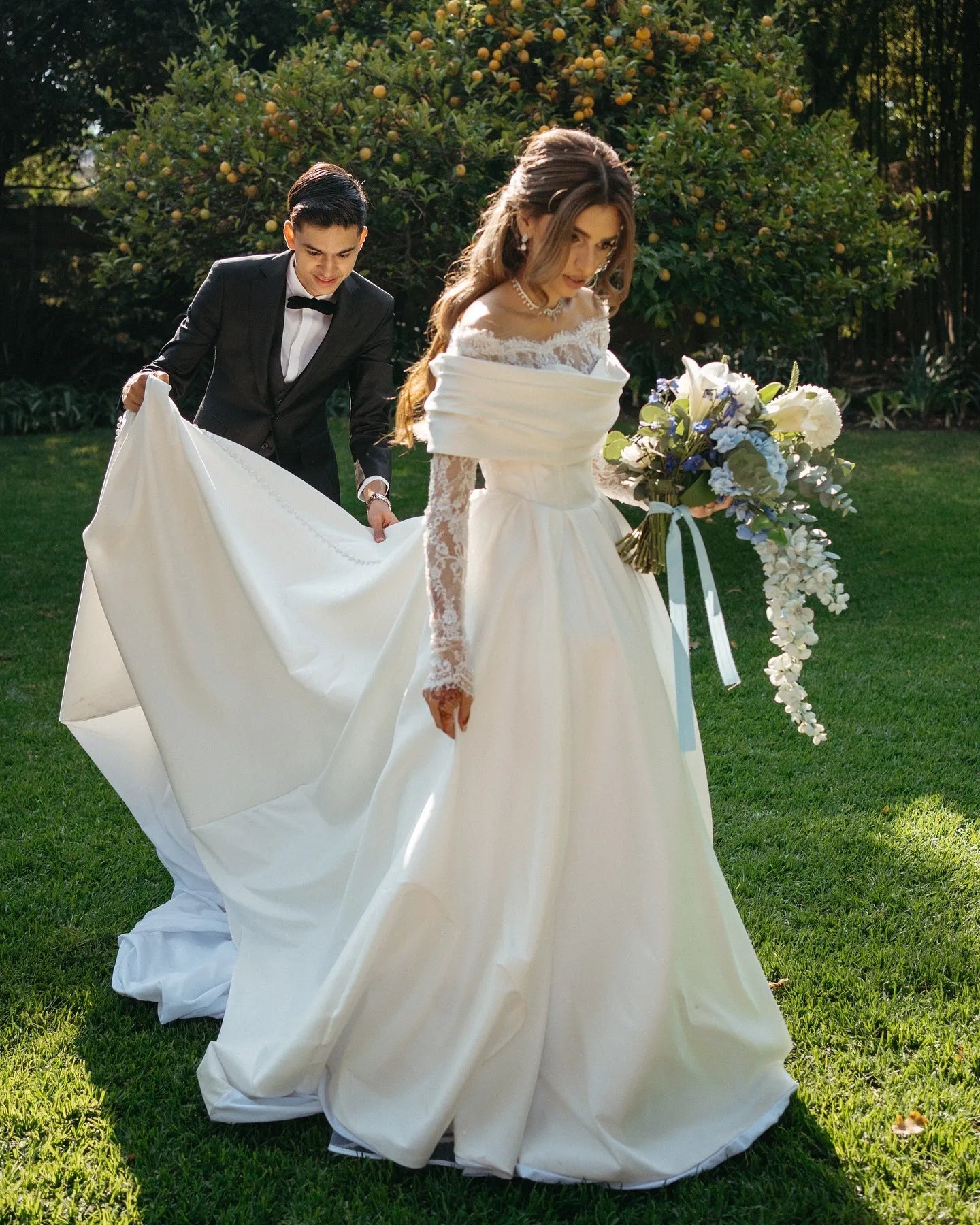 Romantic A-Line Off-Shoulder Long-Sleeve Lace White Maxi Wedding Dress for Women Custom