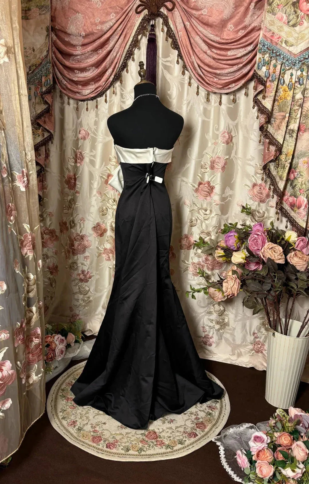 Satin Floor-Length Evening Dress Black-White Sweetheart Strapless for Women