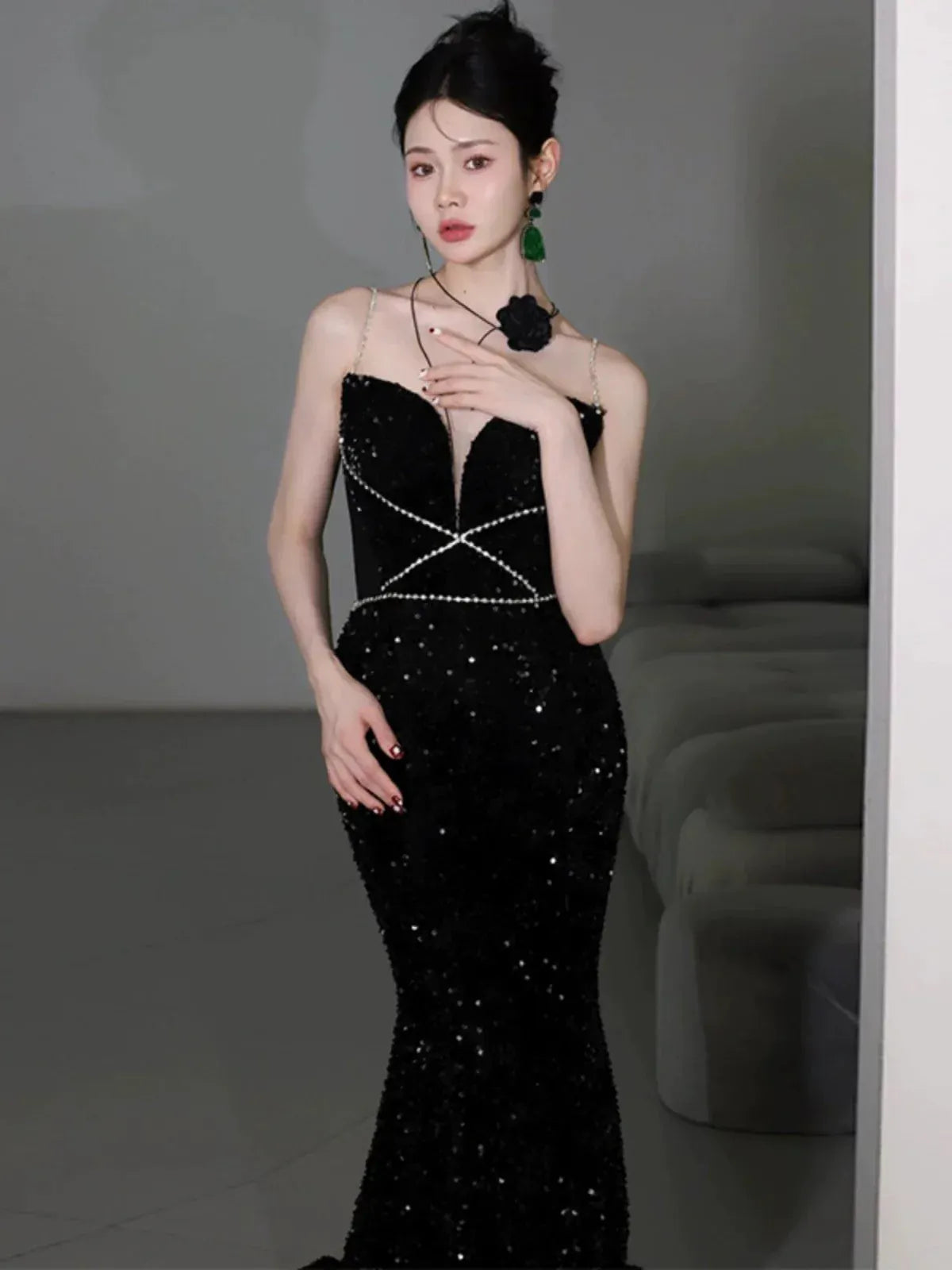 Shimmering Mermaid Sweetheart Sleeveless Pearl-Detail Sequin Black Floor-Length Prom Dress for Women