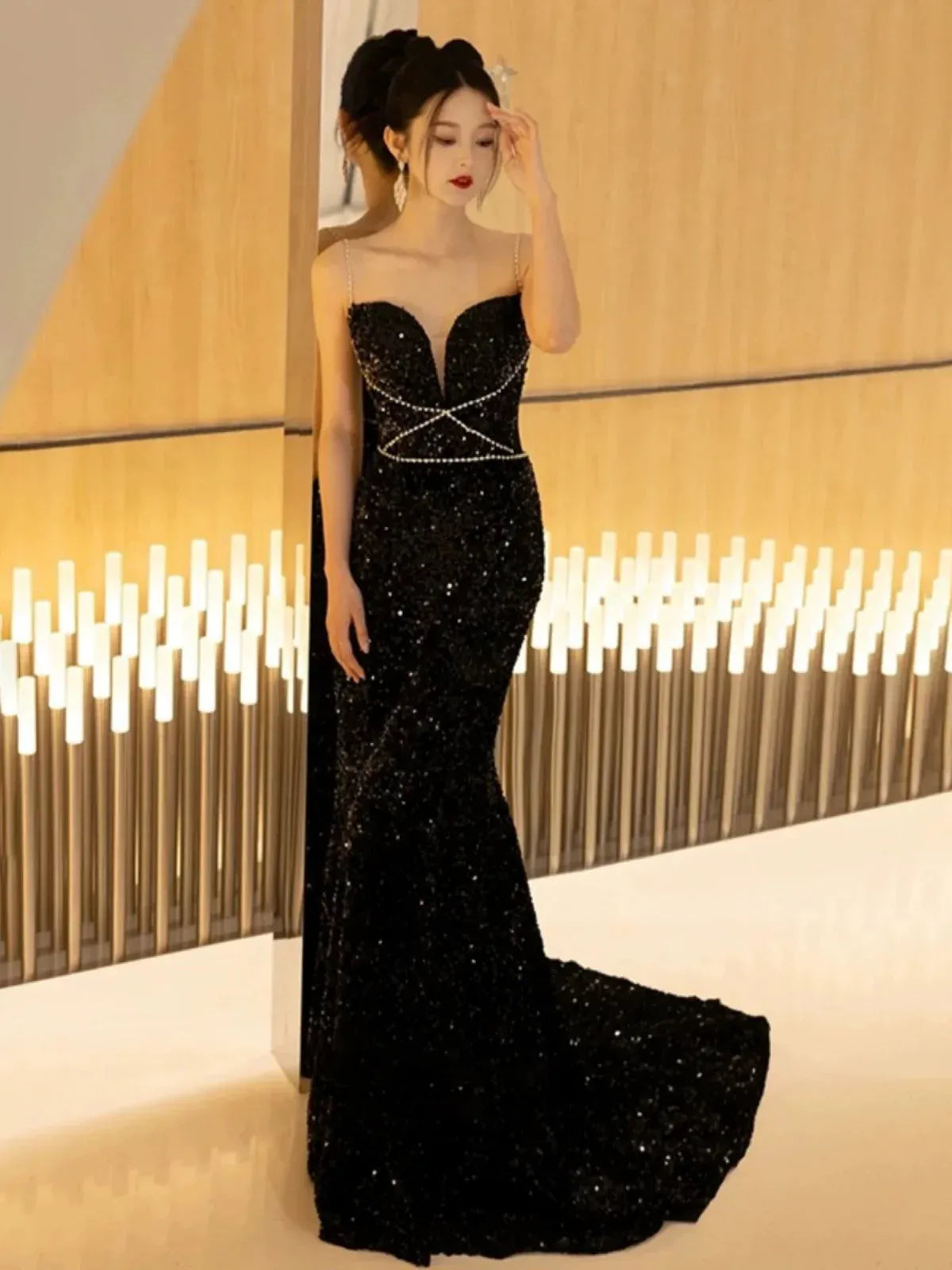 Shimmering Mermaid Sweetheart Sleeveless Pearl-Detail Sequin Black Floor-Length Prom Dress for Women