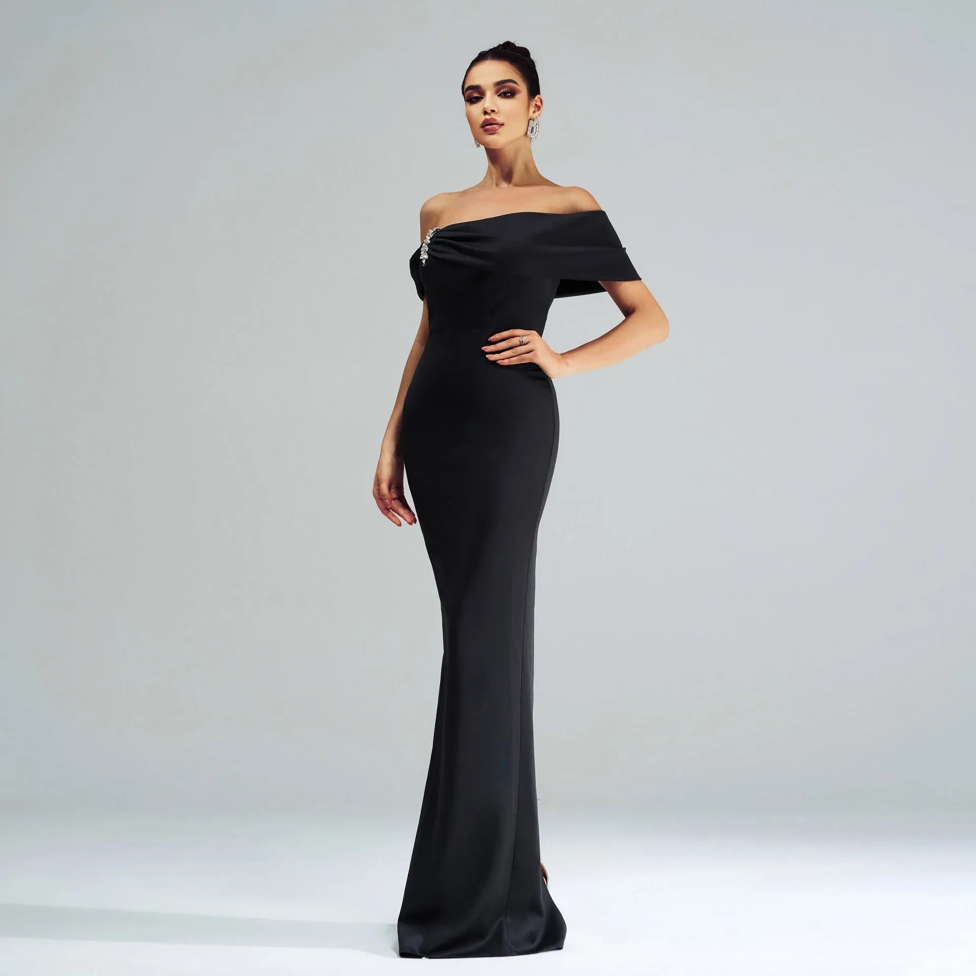 Sleek Satin Long Evening Dress Black Off-Shoulder Mermaid-Silhouette for Women