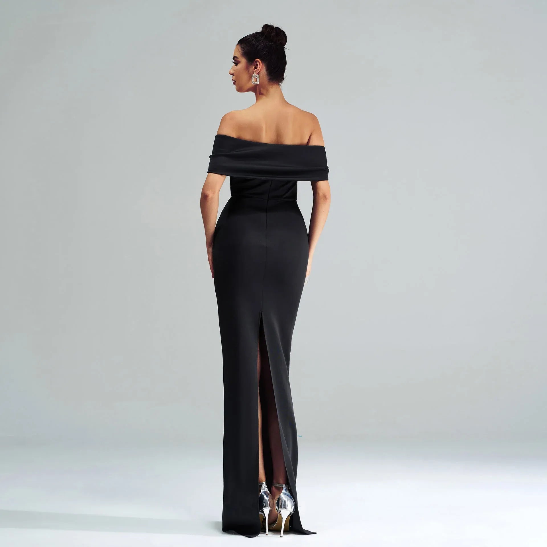 Sleek Satin Long Evening Dress Black Off-Shoulder Mermaid-Silhouette for Women