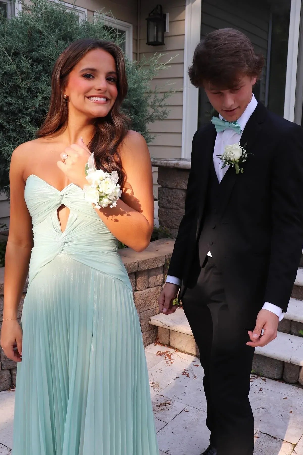 Soft A-line Sweetheart Sleeveless Pleated Chiffon Mint Green Floor-Length Evening Dress For Women