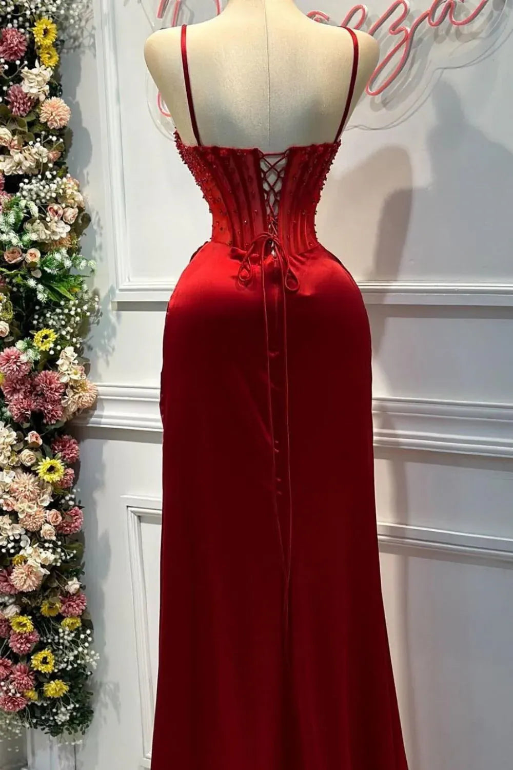 Sparkling Satin Long Evening Dress Red Sweetheart Sleeveless Party Gown for Women