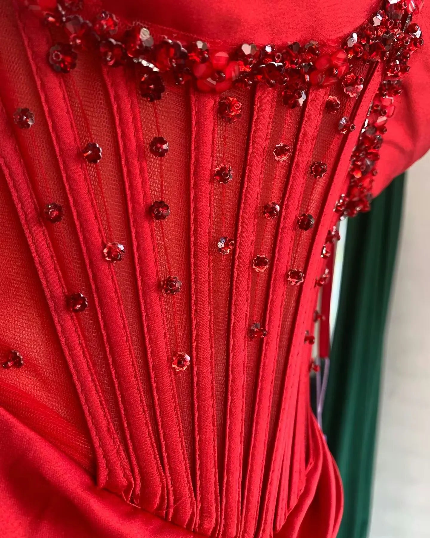 Sparkling Satin Long Evening Dress Red Sweetheart Sleeveless Party Gown for Women