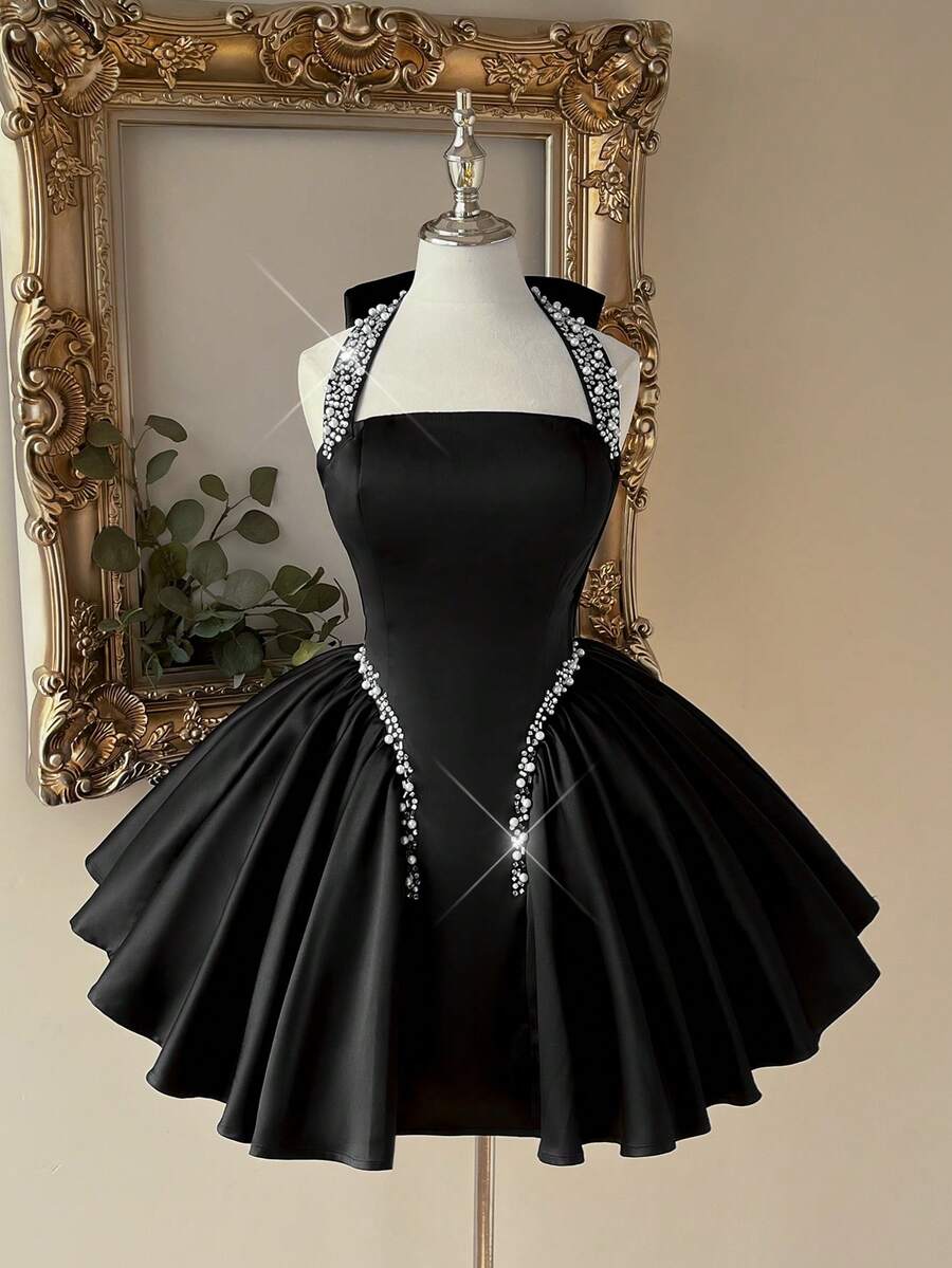 Stunning A-Line Halter Rhinestone Satin Black Short Homecoming Dress For Ladies
