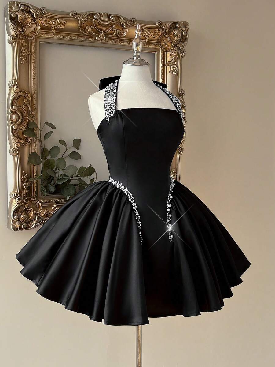Stunning A-Line Halter Rhinestone Satin Black Short Homecoming Dress For Ladies