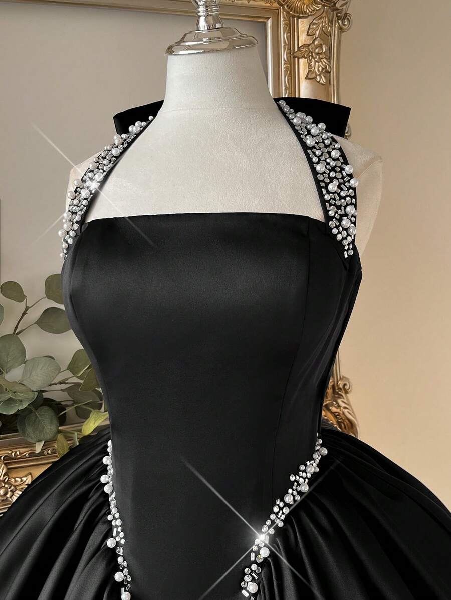 Stunning A-Line Halter Rhinestone Satin Black Short Homecoming Dress For Ladies