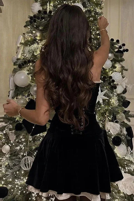 Stylish A Line Strapless Pleated Trim Black Short Homecoming Dress