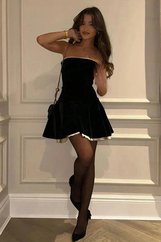 Stylish A Line Strapless Pleated Trim Black Short Homecoming Dress