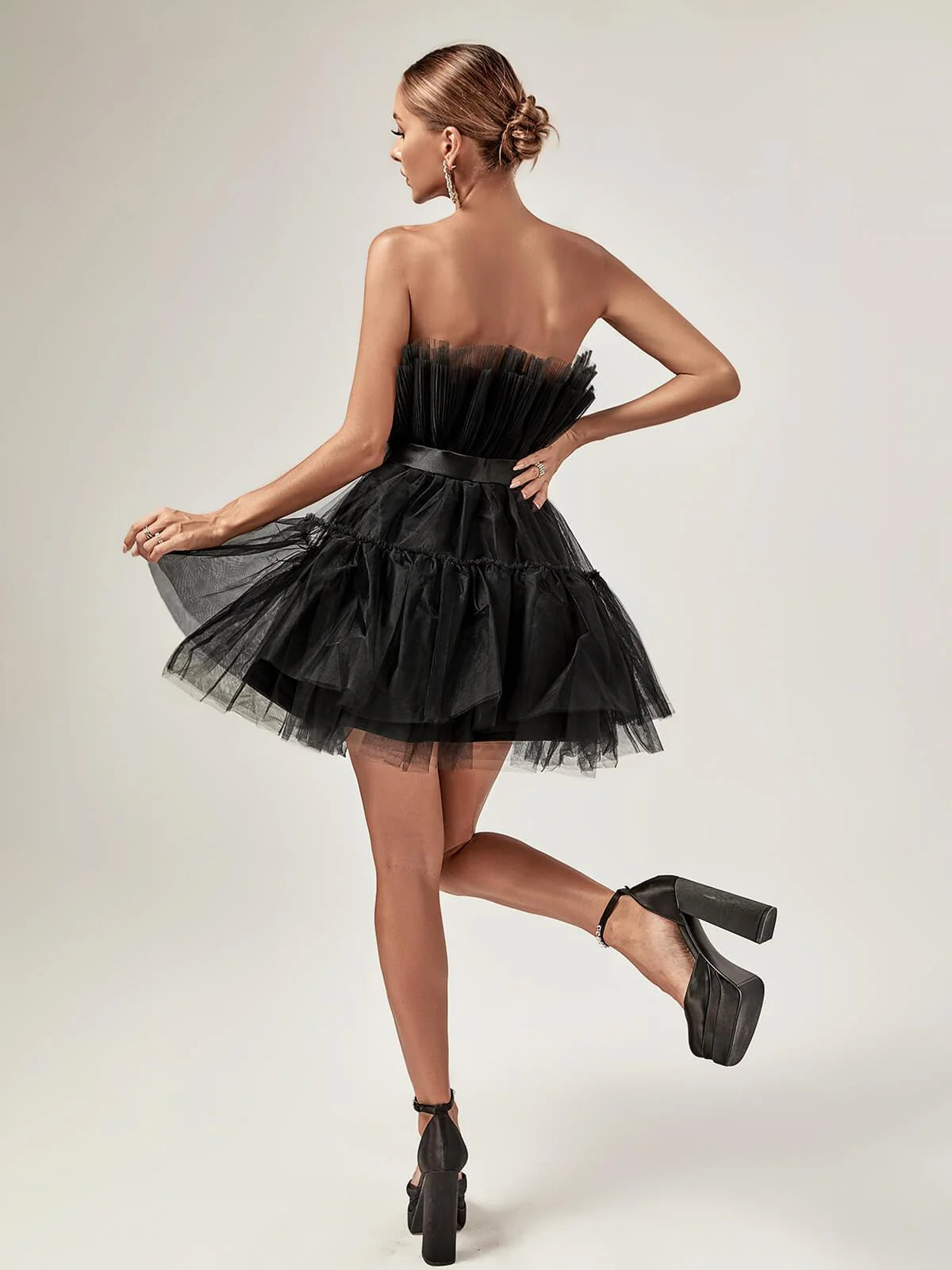 Stylish A-Line Strapless Tiered Tulle Bow Mesh Black Mini Homecoming Dress