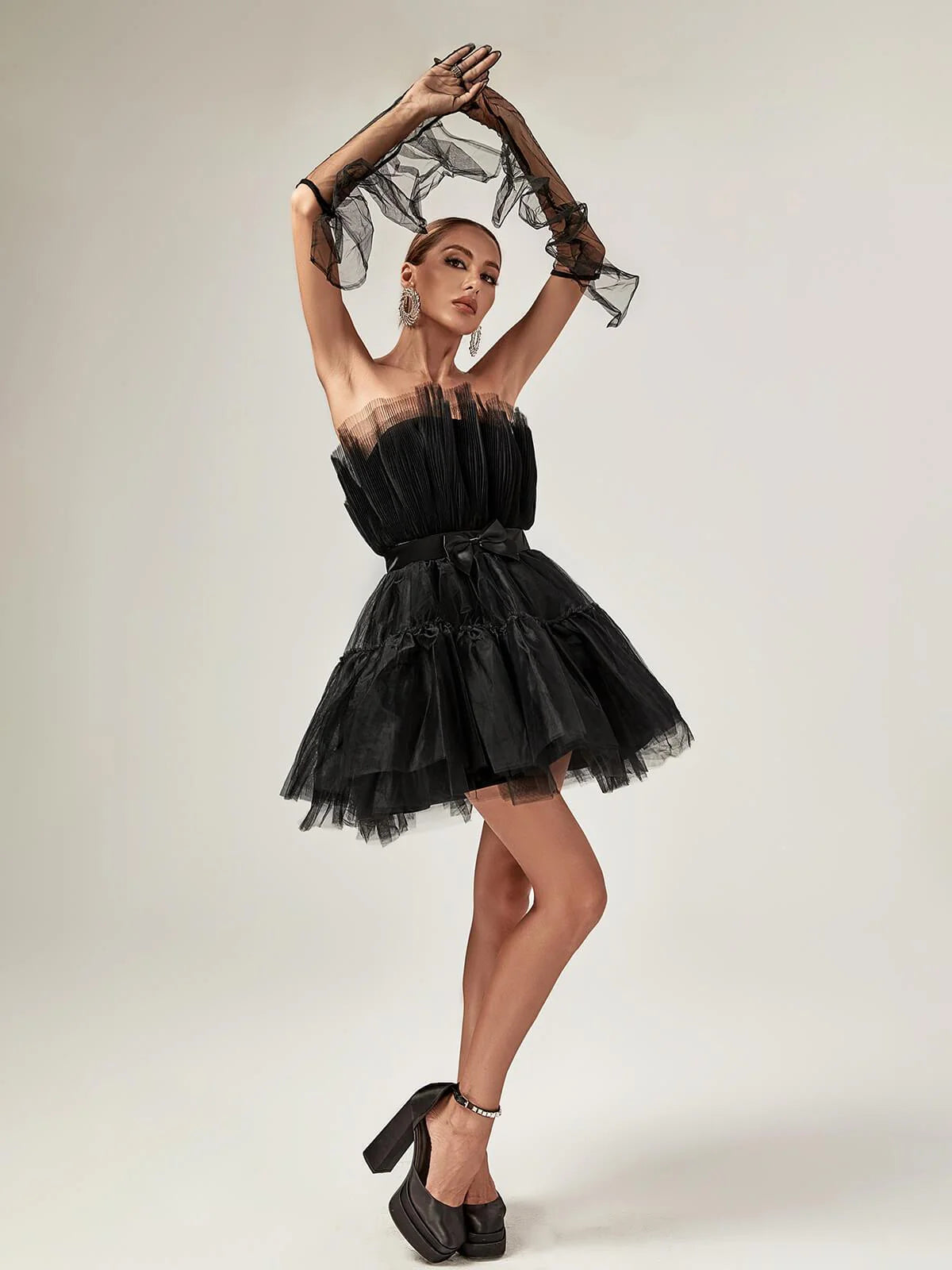 Stylish A-Line Strapless Tiered Tulle Bow Mesh Black Mini Homecoming Dress
