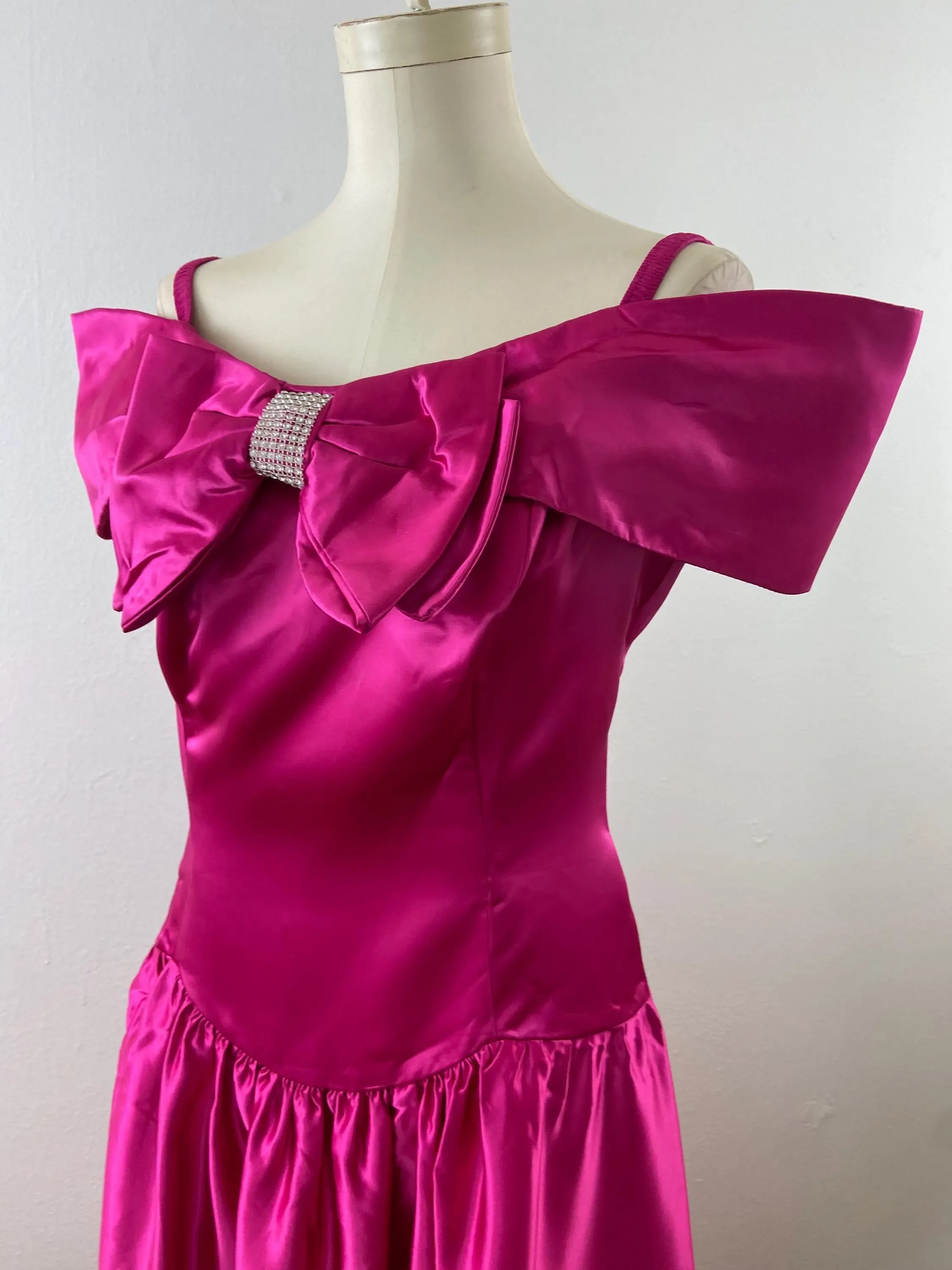 Vibrant A-Line Off-Shoulder Bow Fuchsia Tea-Length Prom Dress For Women