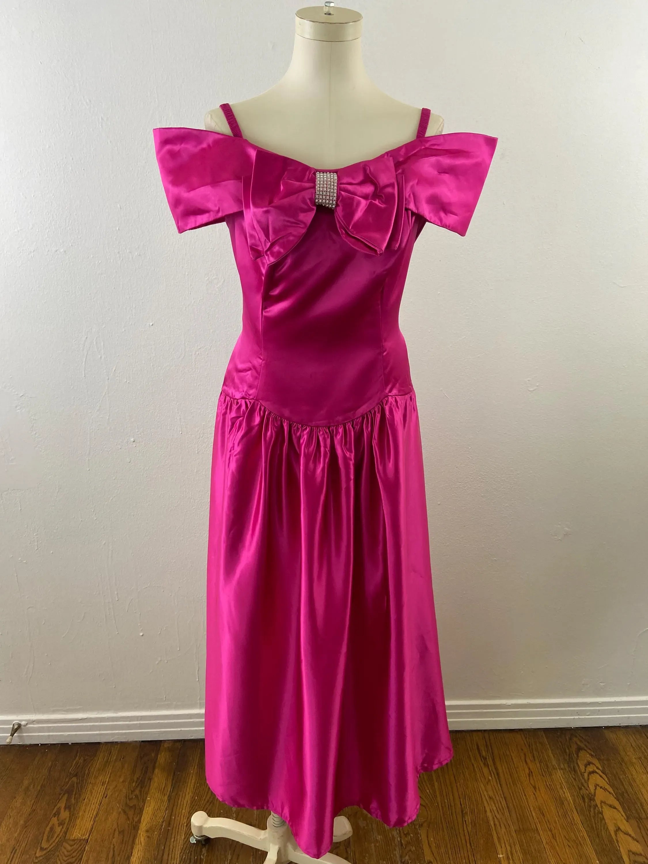 Vibrant A-Line Off-Shoulder Bow Fuchsia Tea-Length Prom Dress For Women