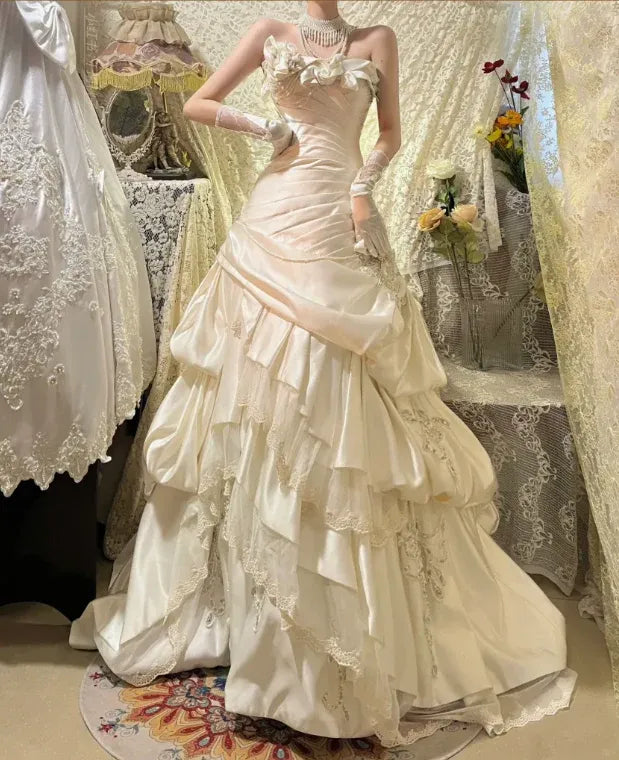Vintage Ball Gown Sweetheart Neck Sleeveless Ruffled Champagne Maxi Wedding Dress for Women Custom