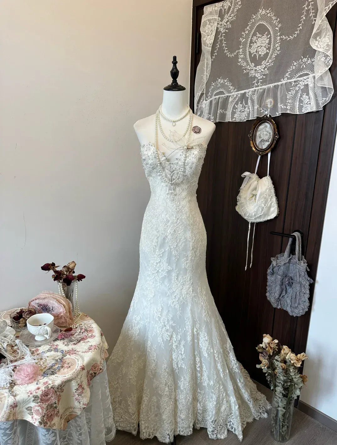 Vintage Mermaid Sweetheart-Neck Sleeveless Beaded Lace Ivory Maxi Wedding Dress for Women Custom