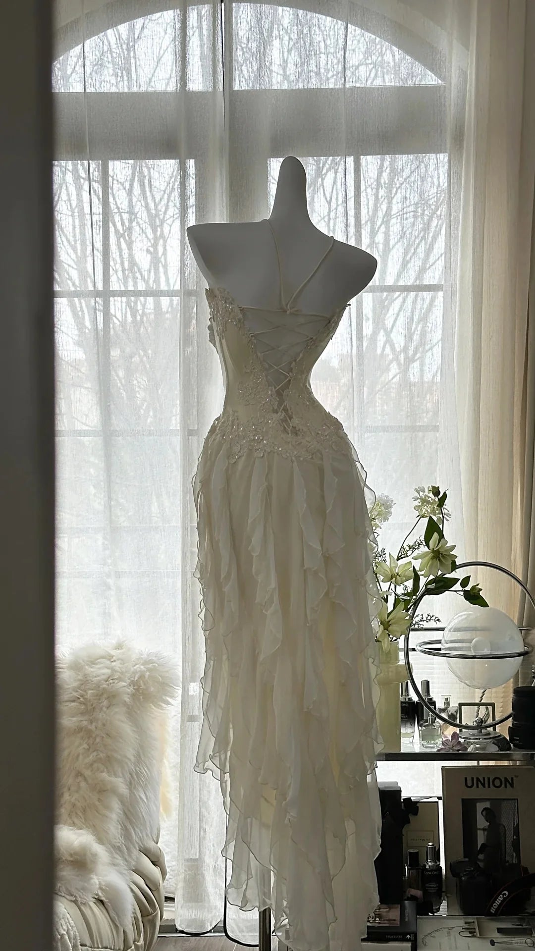 Vintage Sweetheart Sleeveless Ruffle Applique Ivory Prom Dress Evening Dress