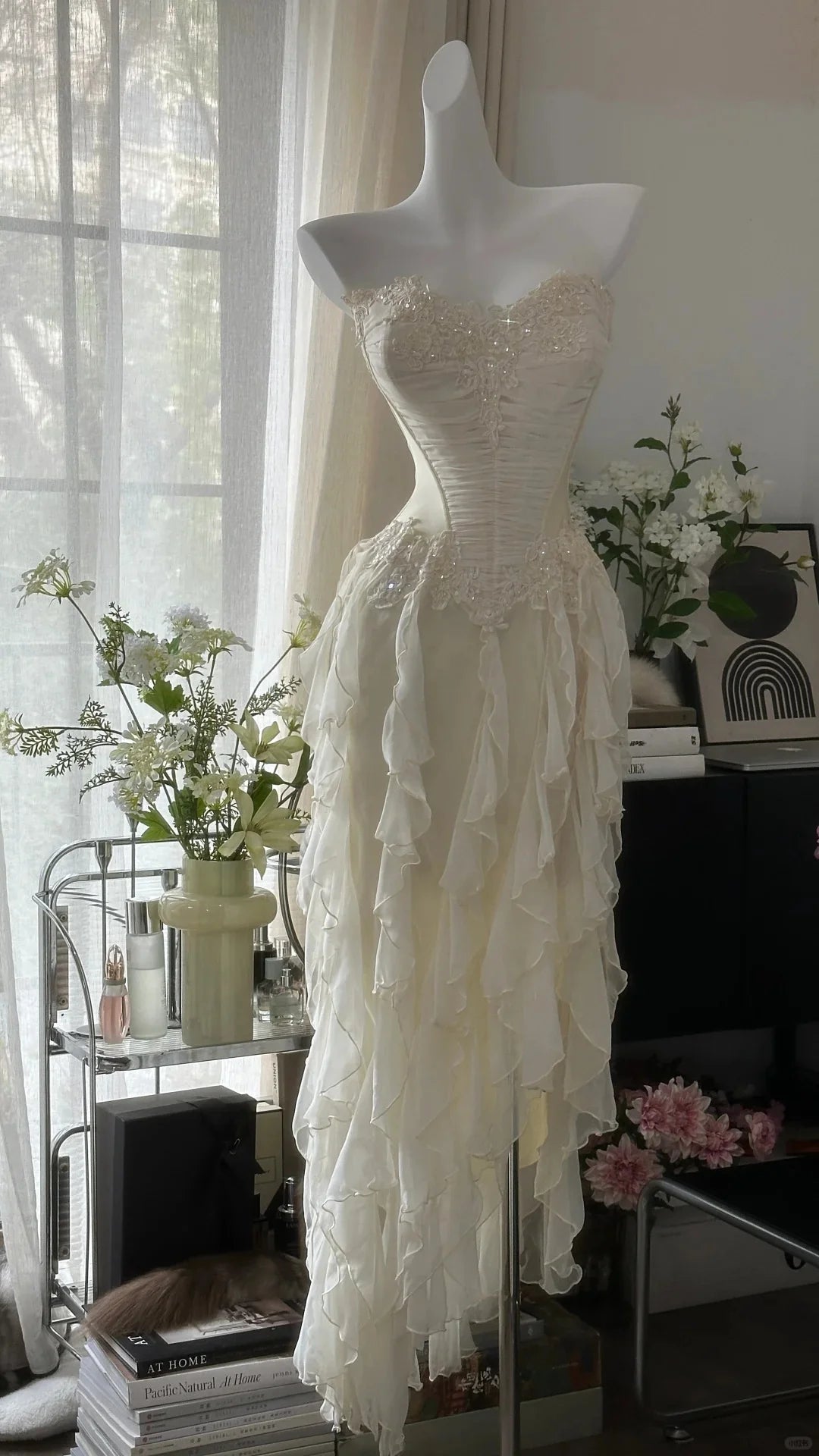 Vintage Sweetheart Sleeveless Ruffle Applique Ivory Prom Dress Evening Dress
