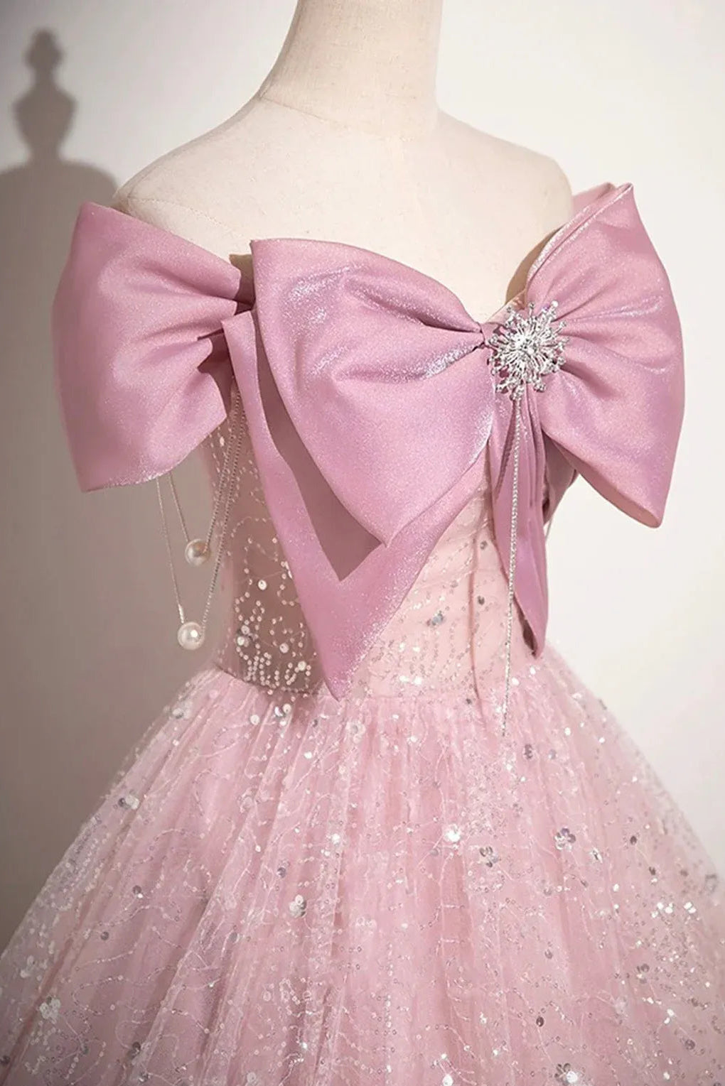 Whimsical Ballgown Off-the-Shoulder Sleeveless Bow Sequin Pink Prom Dress for Women Custom