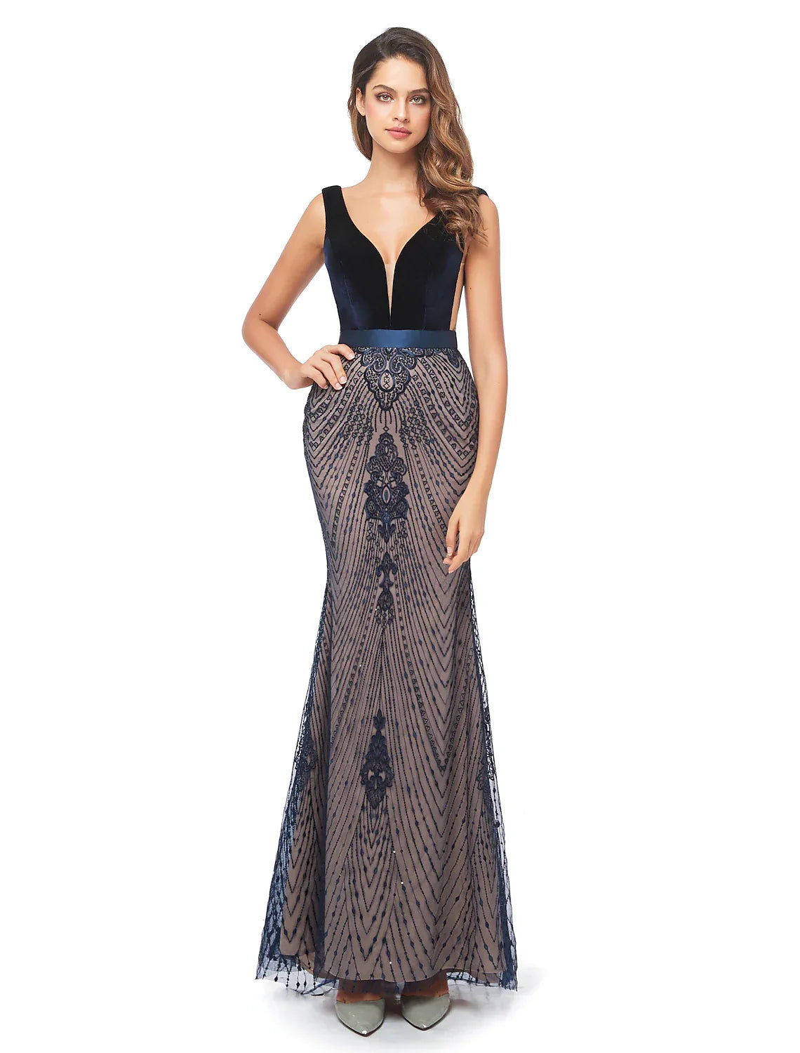 Evening Gown Luxurious Dress Formal Evening Sweep / Brush Train Sleeveless V Neck Fall Wedding Guest Velvet Backless with Beading