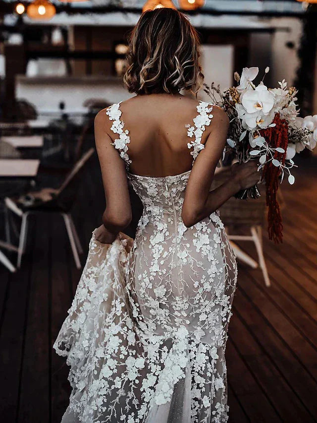 Beach Sexy Boho Wedding Dresses Court Train Mermaid / Trumpet Sleeveless V Neck Lace With Appliques