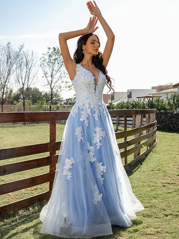A-Line Tulle Applique V-neck Sleeveless Sweep/Brush Train Dresses