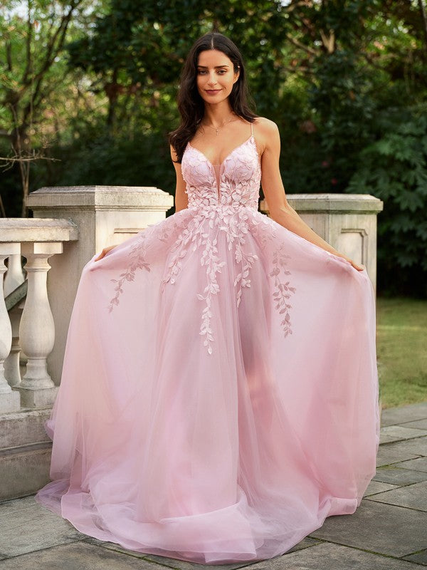 Tulle Applique V-neck Sleeveless Court Train Dresses