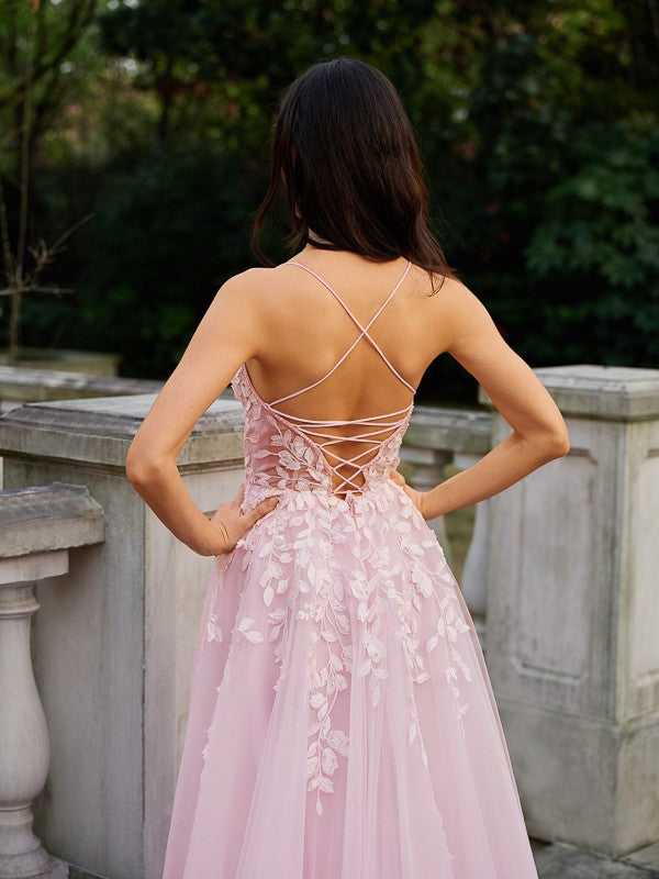 Tulle Applique V-neck Sleeveless Court Train Dresses