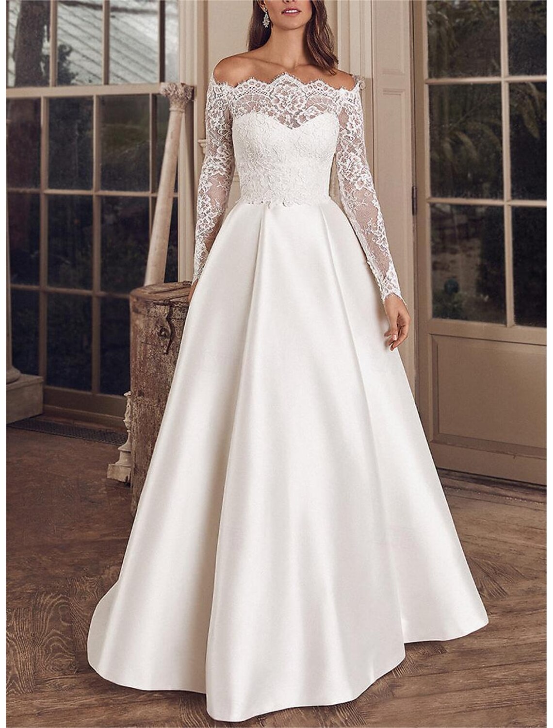 Wedding Dresses Ball Gown Off Shoulder V Neck Long Sleeve Chapel Train Satin Bridal Gowns