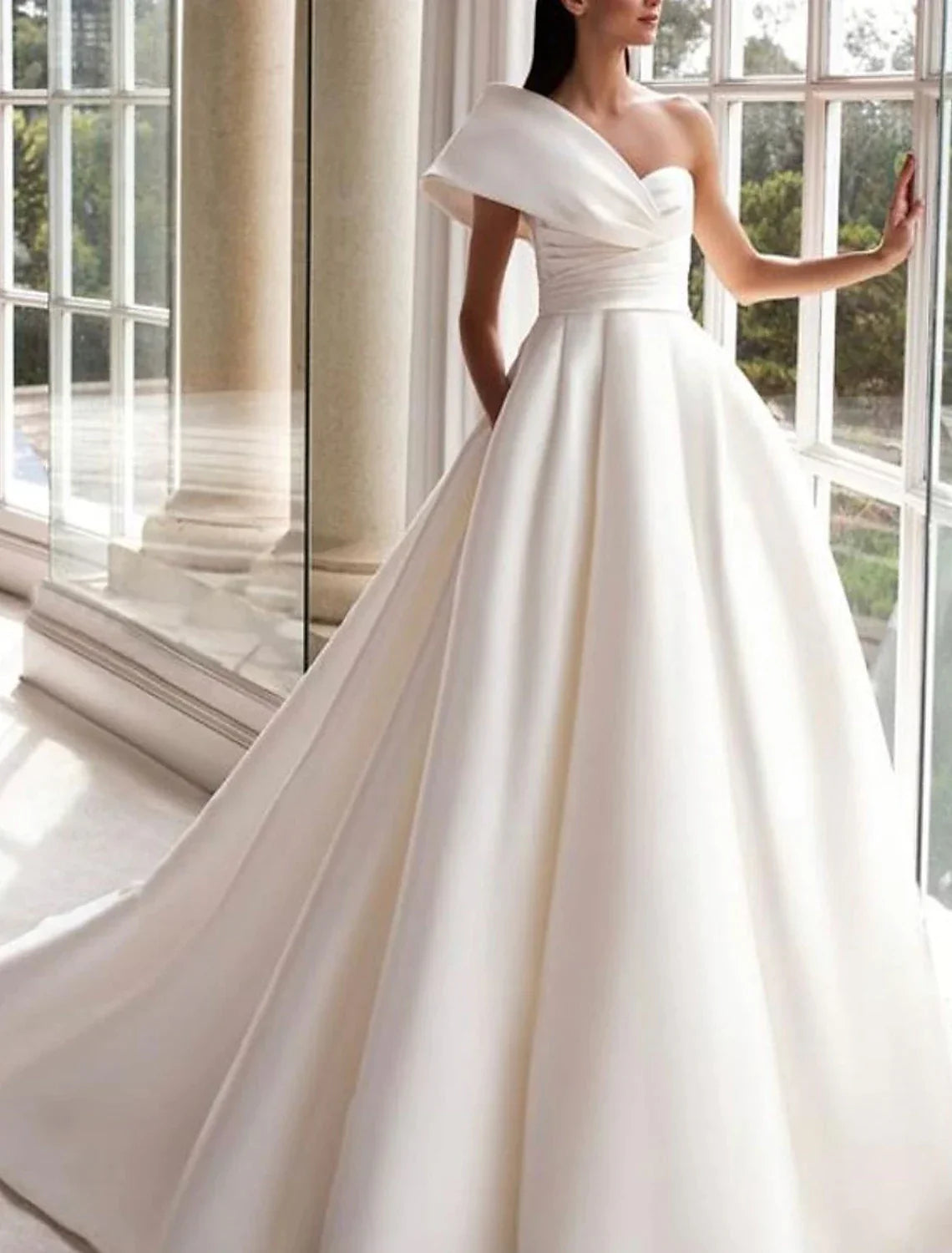 Beach Boho Wedding Dresses A-Line V Neck Long Sleeve Court Train Lace Bridal Gowns With Appliques Solid Color
